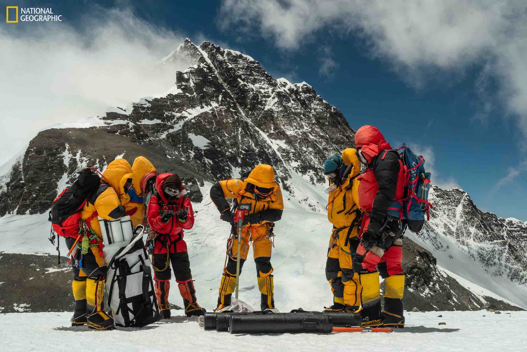 Экспедиция это. Everest Expedition. Expedition down Everest. Экспедиция на Эверест Defender. Индонезийская Экспедиция на Эверест.